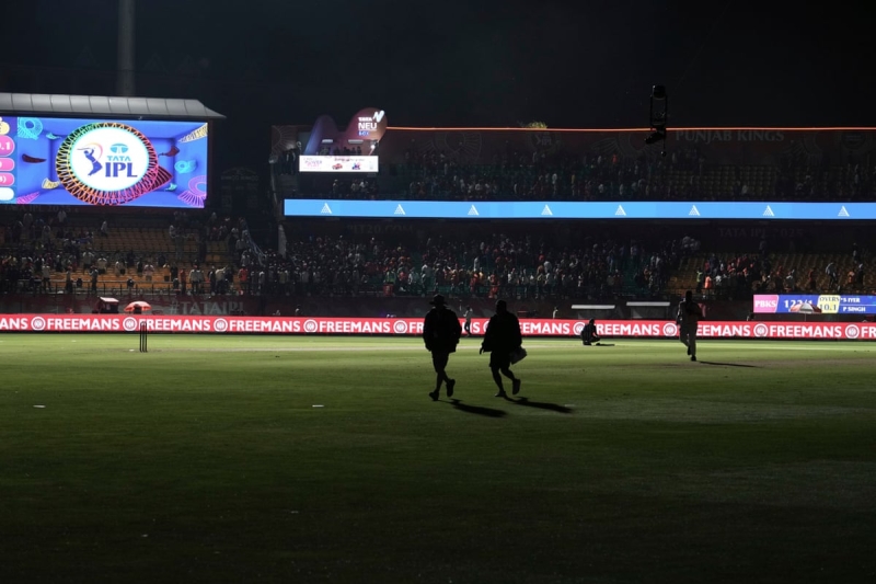 Australian T20 cricket stars try to head home amid Kashmir conflict